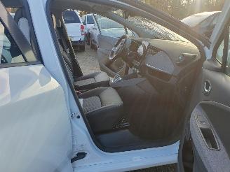 Renault Zoé INTENSE  51 KW met CCS lader  8000 km technisch probleem HUURBATTERY picture 23