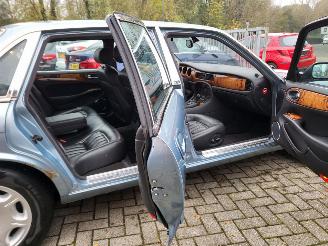 Jaguar Xj-8 4.0  SOVEREIGN   N.A.P  rijdbaar  top jongtimer picture 21
