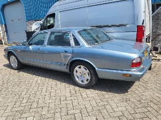 Jaguar Xj-8 4.0  SOVEREIGN   N.A.P  rijdbaar  top jongtimer picture 23