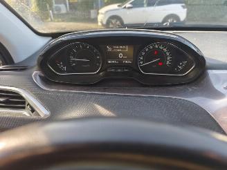 Peugeot 2008 1.2 PureTech Active picture 12