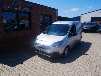 krockskadad bil bedrijf Ford Transit Courier Van  2023/10