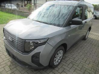 krockskadad bil auto Ford Tourneo Courier 1.0Ecoboost 125pk Start&Stop Airco Camera StoelVerwarming........ 2024/9