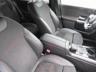 Mercedes B-klasse 180D Aut. AMG-LINE NightPack HalfLeer Navi Camera....... picture 13