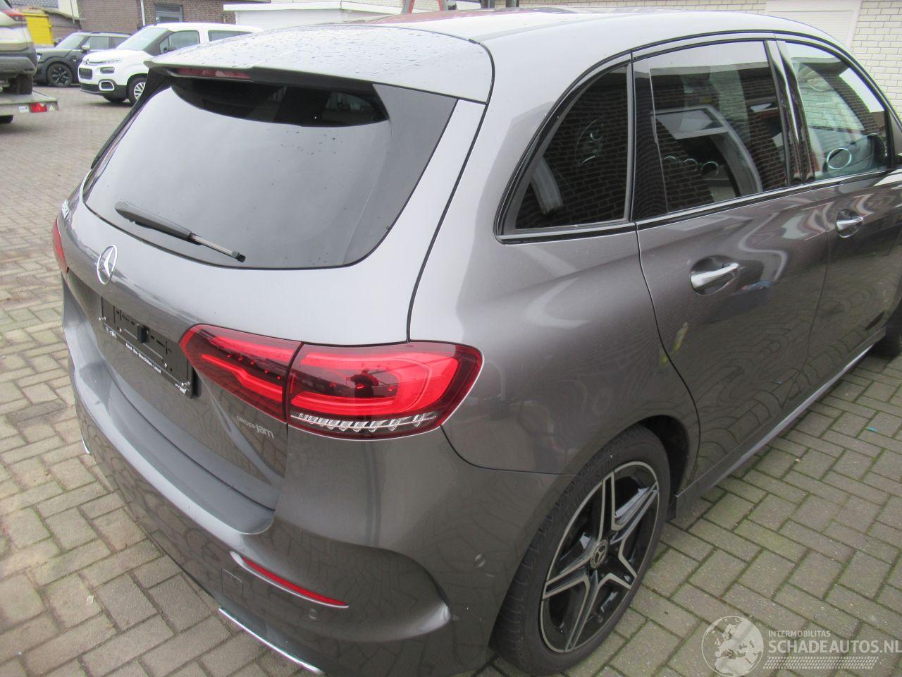 Mercedes B-klasse 180D Aut. AMG-LINE NightPack HalfLeer Navi Camera.......