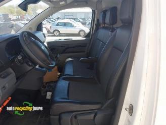 Peugeot Expert Expert (V1/VA/VB/VE/VF/VT/VY), Van, 2016 2.0 Blue HDi 180 16V picture 17