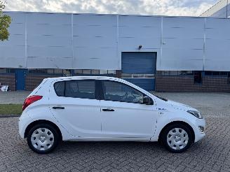Hyundai I-20 1.2 i  63kw Airco picture 4