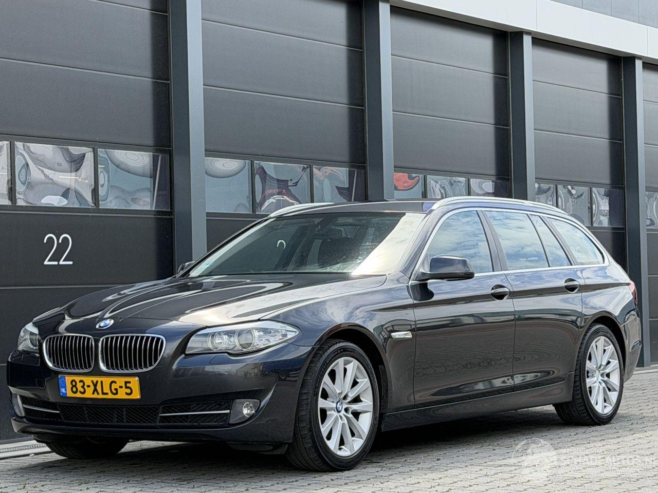 BMW 5-serie 520d Executive Xenon PDC Leer