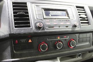 Volkswagen Transporter T6 picture 14