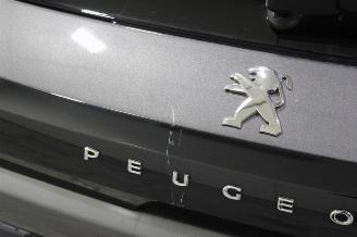 Peugeot 208  picture 8
