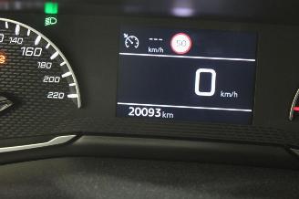 Peugeot 208  picture 12