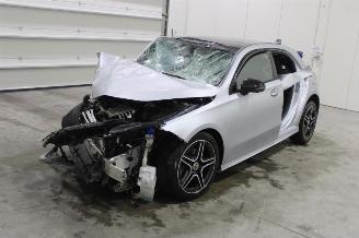 Vrakbiler auto Mercedes A-klasse A 200 2024/8