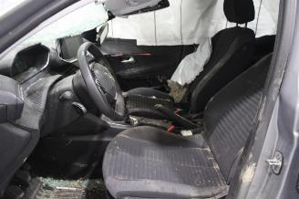 Peugeot 208  picture 9