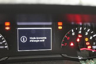 Peugeot 208  picture 11