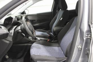 Peugeot 208  picture 11