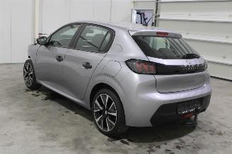 Peugeot 208  picture 4