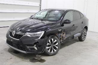 krockskadad bil auto Renault Arkana  2023/4