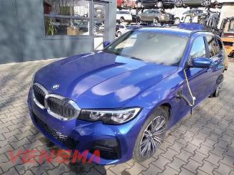 Vrakbiler auto BMW 3-serie 3 serie Touring (G21), Combi, 2019 330e xDrive 2.0 TwinPower Turbo 16V 2022/6