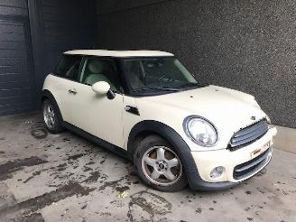 skadebil auto Mini Cooper (R56) Hatchback 2006 / 2013 1.6 Cooper D 16V Hatchback  Diesel 1.598cc 82kW (111pk) FWD 2011/1