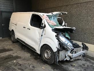 Coche siniestrado Citroën Jumpy Van 2021 2.0 Blue HDI 120 Bestel  Diesel 1.997cc 90kW 2021/5