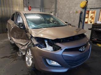 krockskadad bil auto Hyundai I-30 i30 (GDHB5), Hatchback, 2011 1.6 GDI Blue 16V 2014/5