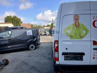 Renault Master Master III (EV/HV/UV/VA/VB/VD/VF/VG/VJ), Chassis-Cabine, 2010 2.3 dCi 145 16V FWD picture 11