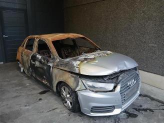 demontáž osobní automobily Audi A1 A1 Sportback (8XA/8XF), Hatchback 5-drs, 2011 / 2018 1.4 TDI Ultra 12V 2015/3