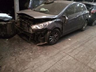 Uttjänta bilar auto Hyundai I-30 1600 diesel 2014/1