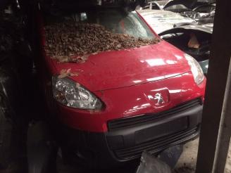 Coche siniestrado Peugeot Partner 1600cc diesel 2013/1