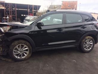 krockskadad bil auto Hyundai Tucson 1600cc - benzine - 97kw 2016/1