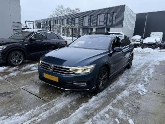 Vaurioauto  passenger cars Volkswagen Passat 2.0 TDI R-Line Business+ AUTOMAAT-PANO-CAMERA 2022/1
