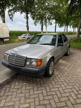 Mercedes 200-300D 200 D picture 1