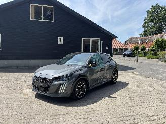 Schadeauto Peugeot 208 GT HYBRIDE 136 PK PANO AUTOMAAT NAVI CLIMA CAMERA LED B.J 2025 2025/7
