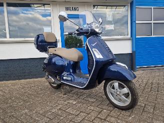krockskadad bil bromfiets Vespa  GTS 250 IE ABS 2015/8