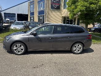 Peugeot 308 1.2 PureTech Blue Lease Executive picture 2