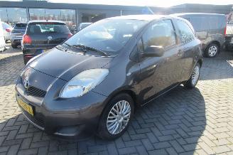 krockskadad bil auto Toyota Yaris 1.3 VVTi Comfort 2010/1