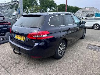 Peugeot 308 1.2 PURETECH ALLURE / PANO picture 4