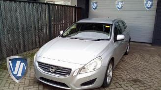 Vrakbiler auto Volvo V-60 V60 I (FW/GW), Combi, 2010 / 2018 1.6 DRIVe 2012/3