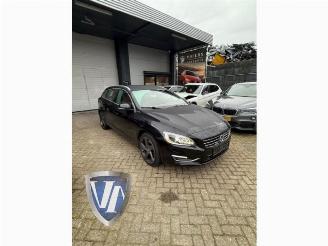 Vrakbiler auto Volvo V-60 V60 I (FW/GW), Combi, 2010 / 2018 2.4 D6 20V Plug-in Hybrid AWD 2014/7
